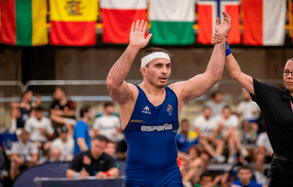 Taimuraz Friev celebra el oro tras ganar su final en el GP de España