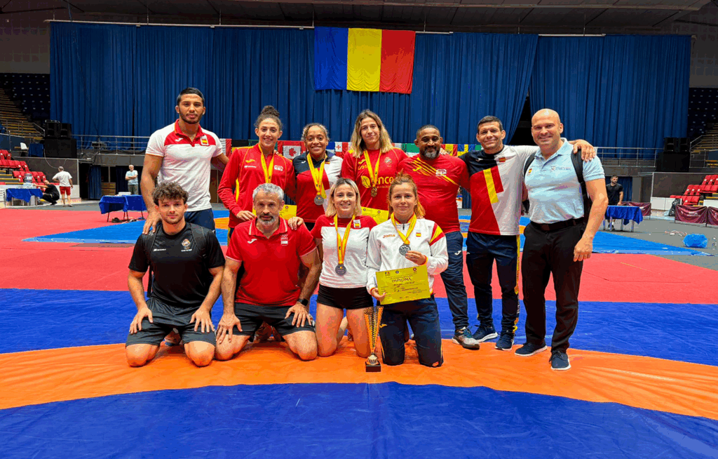 España brilla en Bucarest con seis medallas en el Cornianu - Simon 1 La delegación española de Bucarest, con las medallas obtenidas tras el torneo