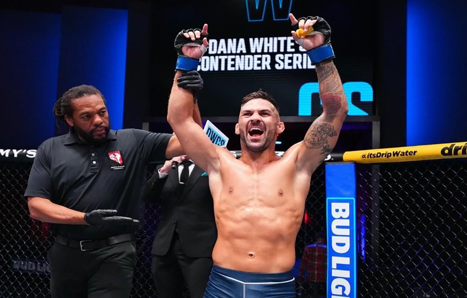 Hecher Sosa, tras ganar a su rival en el combate de este miércoles