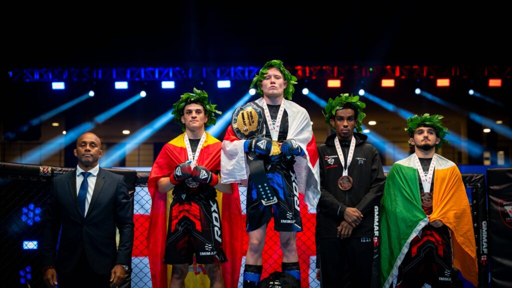 Platas históricas para Camillo y Cabrera en el Mundial de MMA 2 Marc Cabrera, en el podio como subcampeón del mundo en Georgia