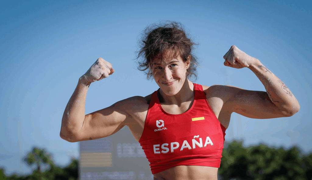 Lydia está de dulce: repite oro en la última cita de Lucha Playa 2 Lydia celebra el oro tras ganar a la ucraniana Kravchenko