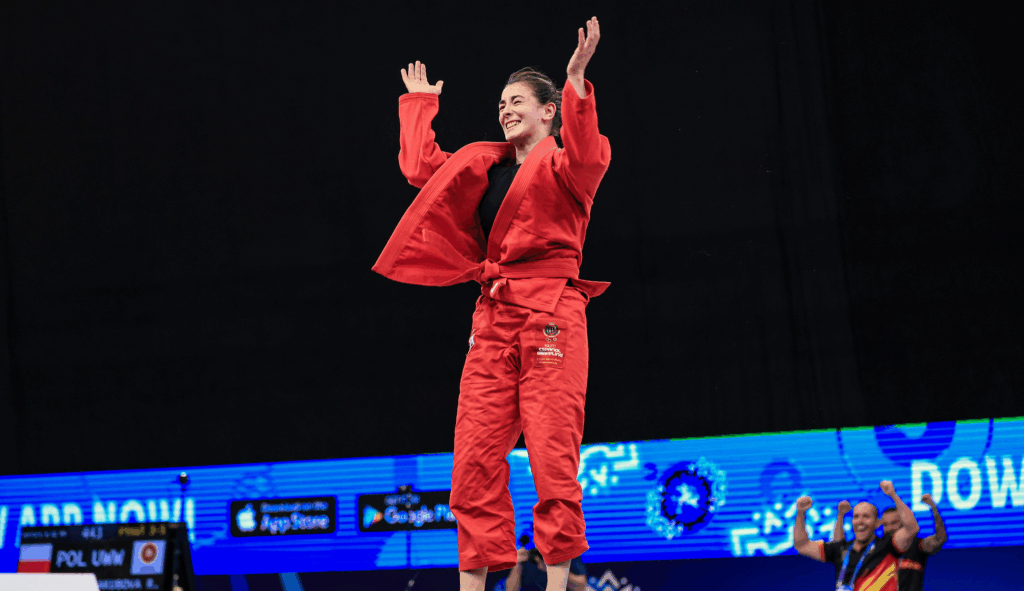 Cuatro medallas más en el cierre del Mundial: Giovanni y Mia, campeones 2 Mia celebra la victoria que le convertió en campeona del mundo