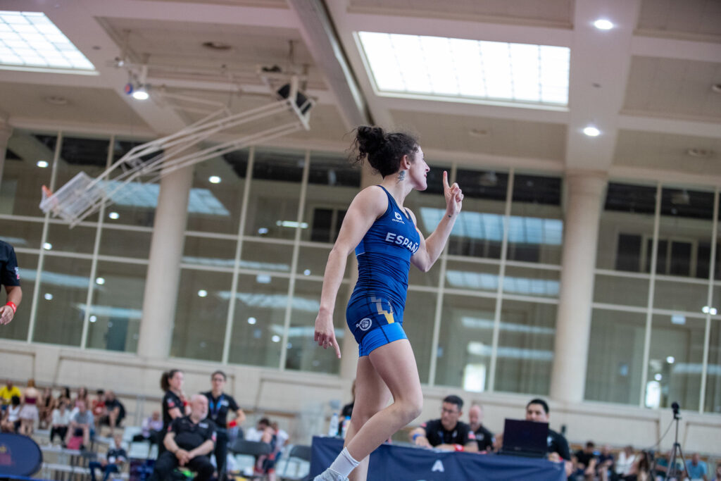Carla celebra su victoria ante Vicky Báez en el Nacional Senior de Barcelona