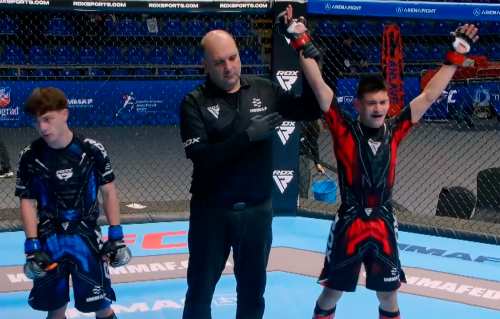 Aristides Delgado celebra su pase a la final en Belgrado