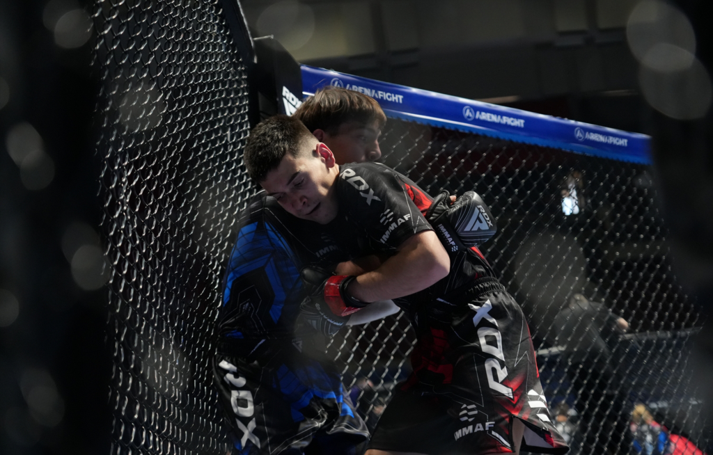 Las MMA españolas cierran el Europeo con las platas de Buendía y Delgado 2 Aristides Delgado, en su pelea de semifinales contra Bokuchava (IMMAF)