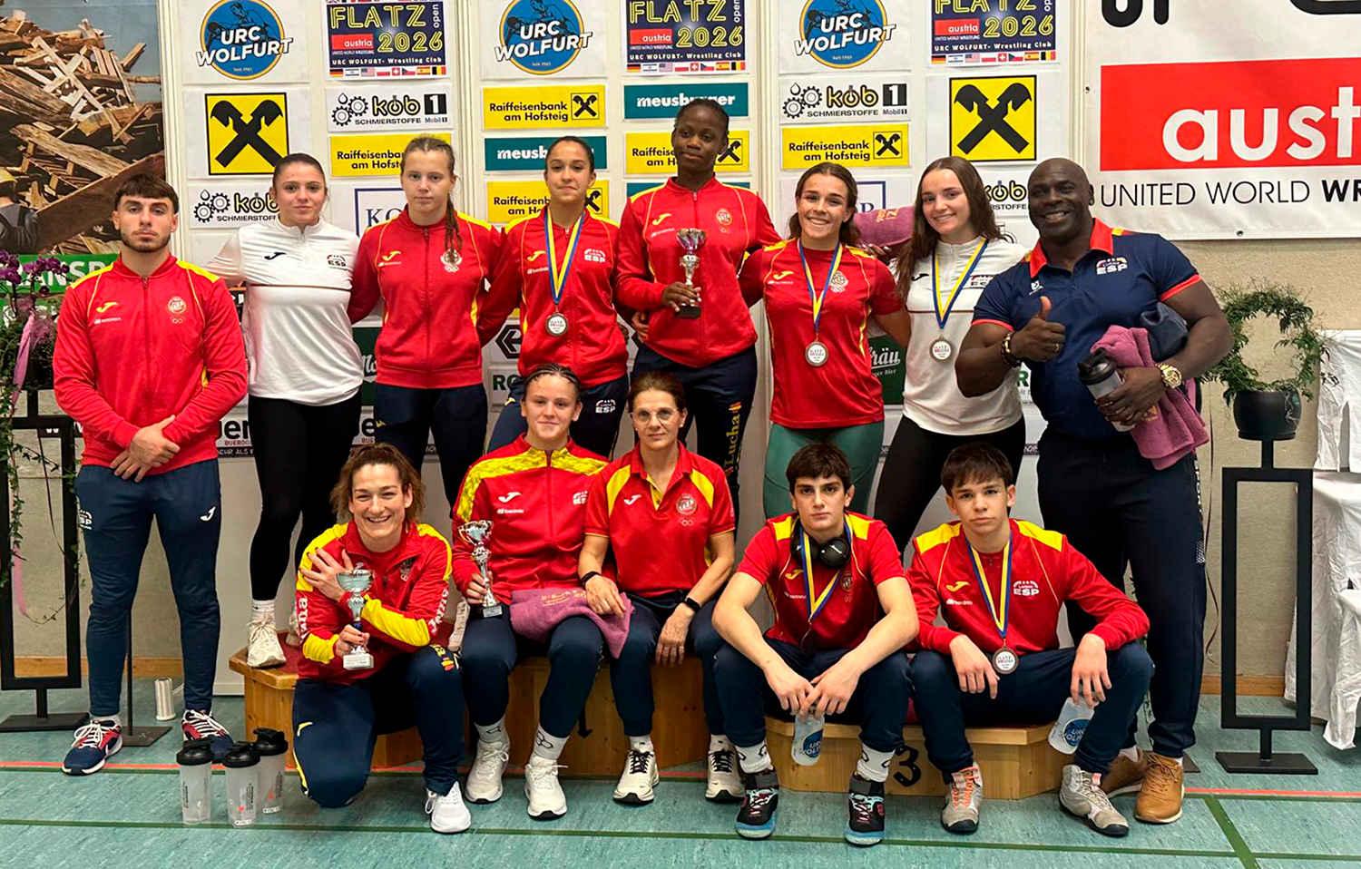 La delegación española en Austria posa junta al final del campeonato