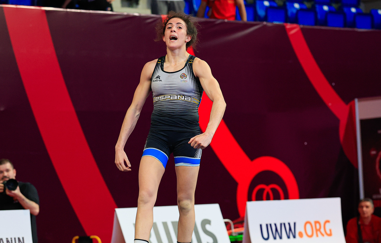 Carla Jaume celebra su pase a la final del Europeo de Serbia (UWW)