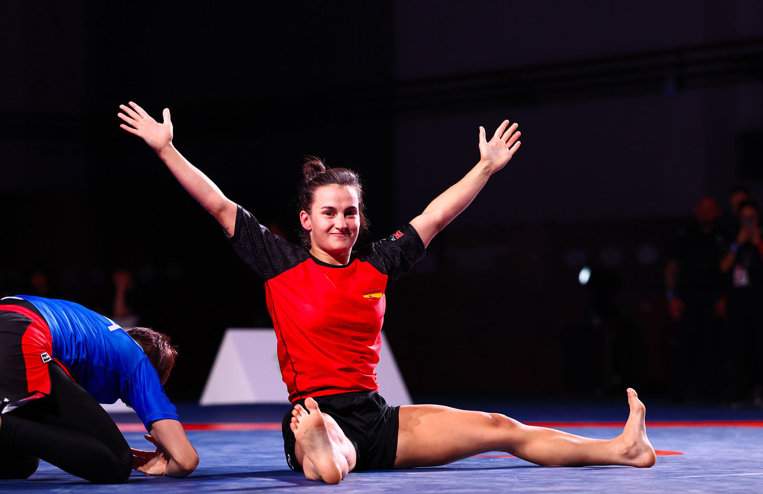 Front Page 7 Carlota Prendes celebra el oro tras ganar a la grappler italiana la final de los 53kg