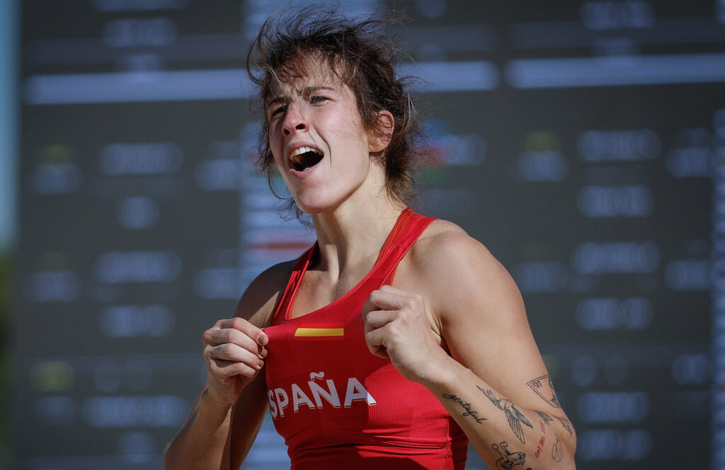 Lydia Pérez celebra su victoria sobre la ucraniana Kravchenko el año pasado en Egipto (UWW)