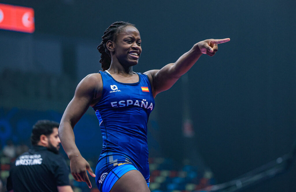 Graciela Eningo cierra el año entre las mejores con un bronce mundialista 1 Graciela Eningo celebra su medalla de bronce en el Mundial de Azerbaiyán (UWW)