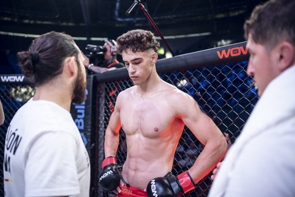 España afronta el Mundial de MMA Amateur de Tiflis con 13 peladores 1 Adriano Camillo, con su esquina en la final del Campeonato de España este 2026