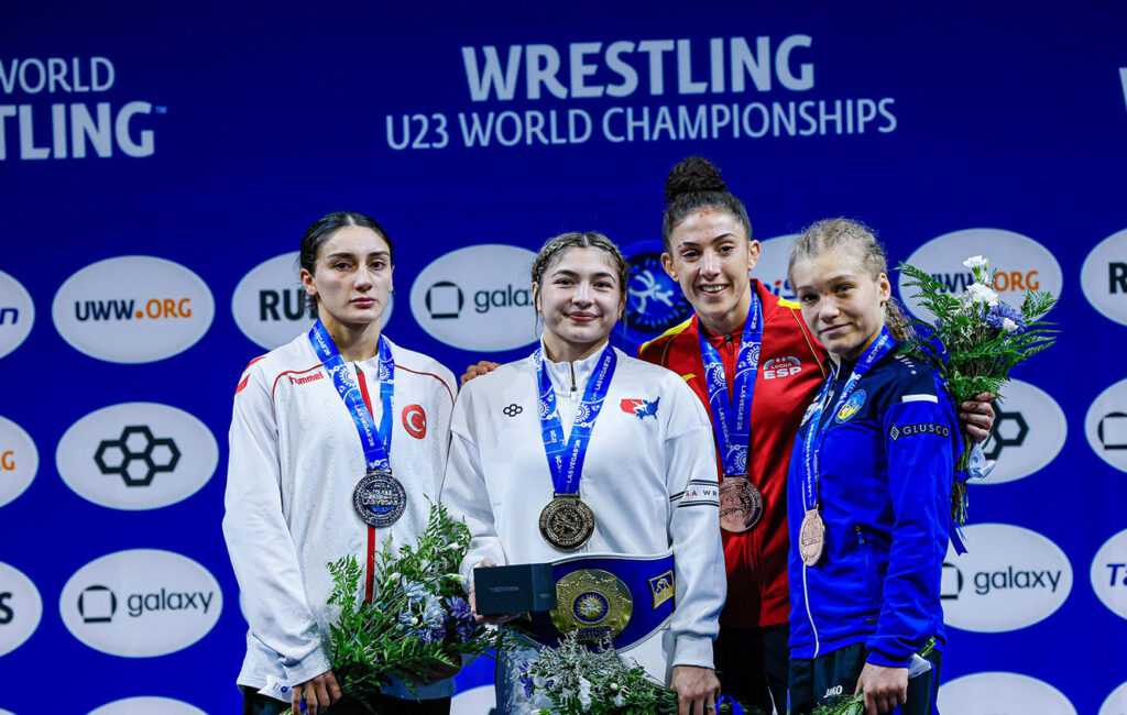 Carla Jaume cierra su etapa U23 con un nuevo bronce mundial en Las Vegas 1 Podio de los 53kg con Carla Jaume en el tercer cajón del podio (UWW)